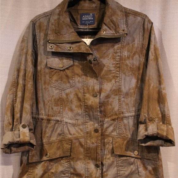 Ashley - Picture 2 of 16